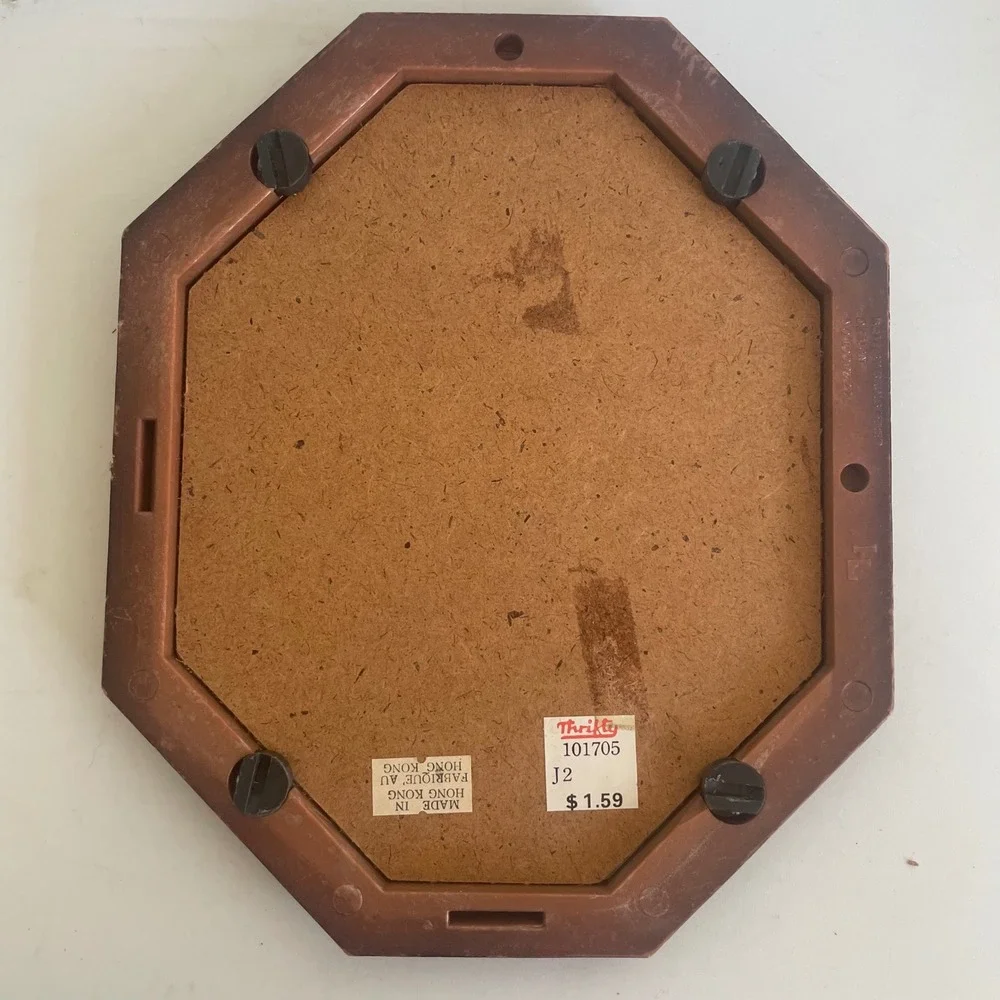 True Vintage Faux Wood Octagon Picture Frame - For 5x7 in Photo gold tone cover
